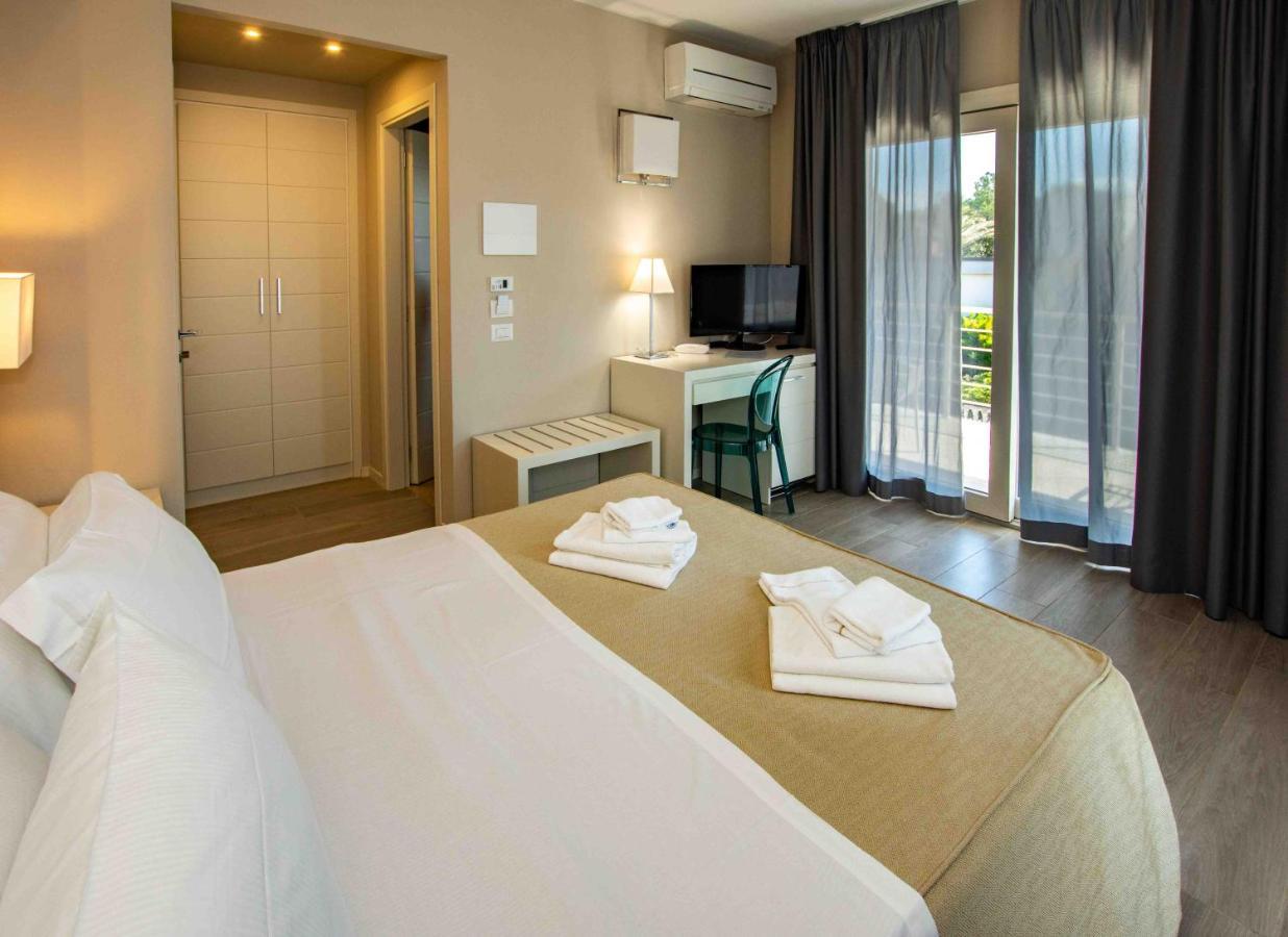 Hotel Boutique Carolina 마리나 디 카스타녜토 카르두치 외부 사진