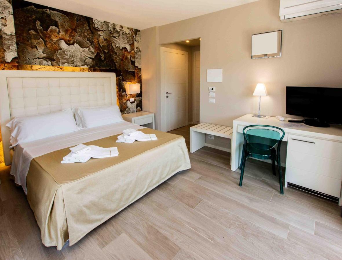 Hotel Boutique Carolina 마리나 디 카스타녜토 카르두치 외부 사진